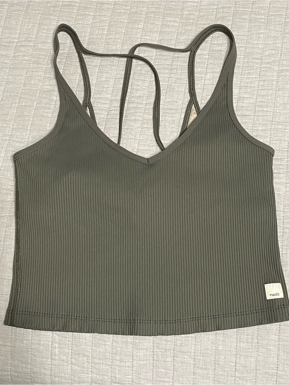 Vuori Rib Crop Tank M Ribbed V-Neck Strappy Back Shelf Bra Athleisure Minimalist